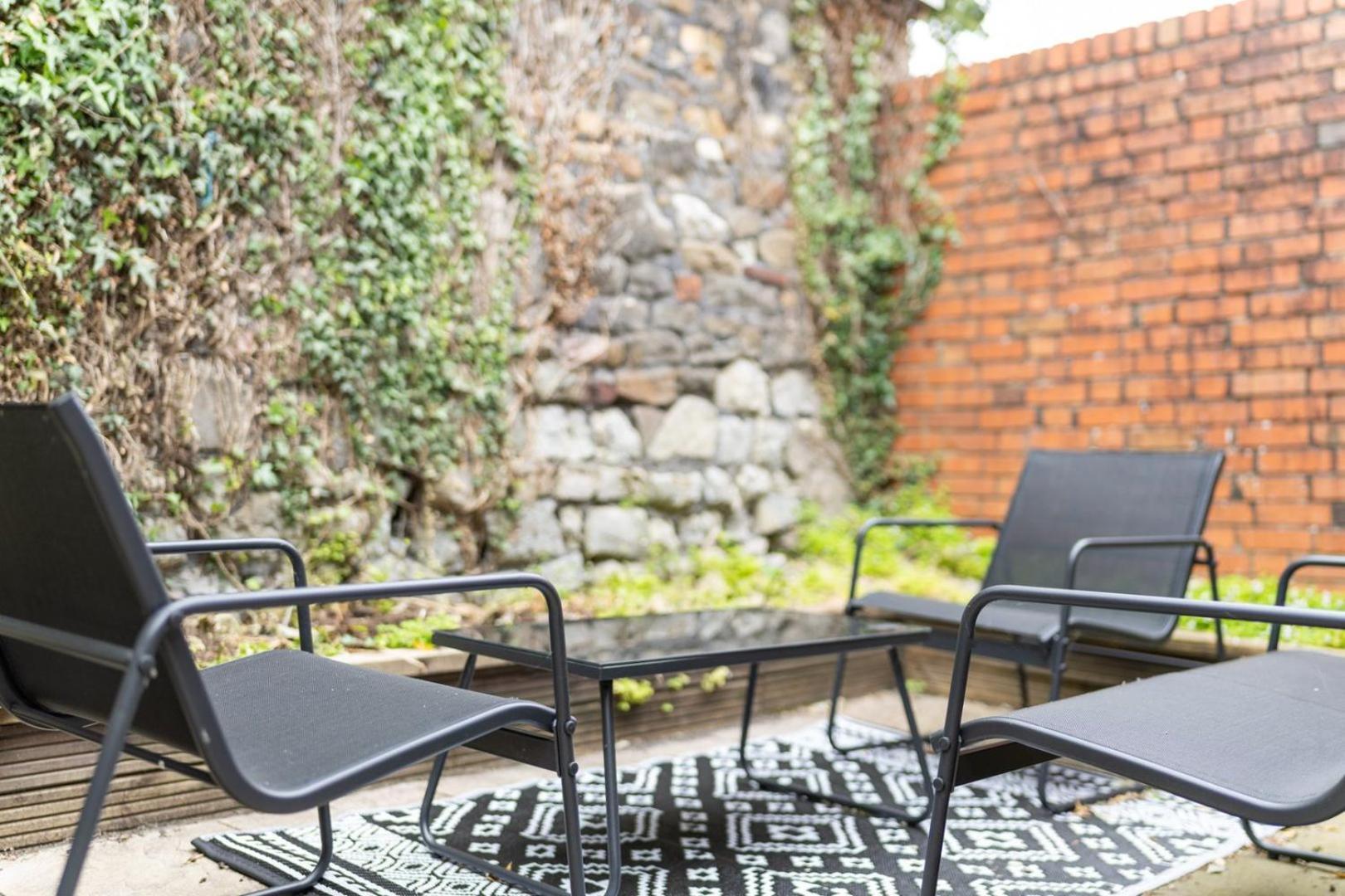 Apartment Wifi | Garden | 2br *