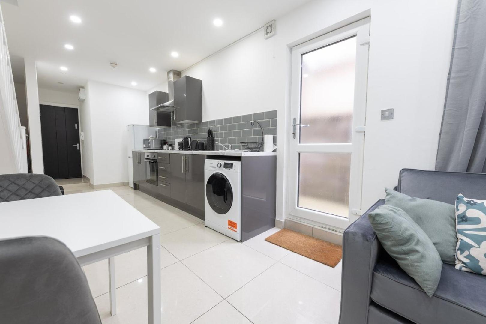 Wifi | Garden | 2br Apartment *